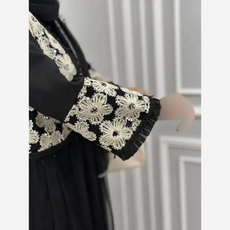 ست سه تیکه کت و دامن و شال مدل روناک جنس مازراتی خرجکار هندی و تور سایز فری 38 تا 46 مجلسی