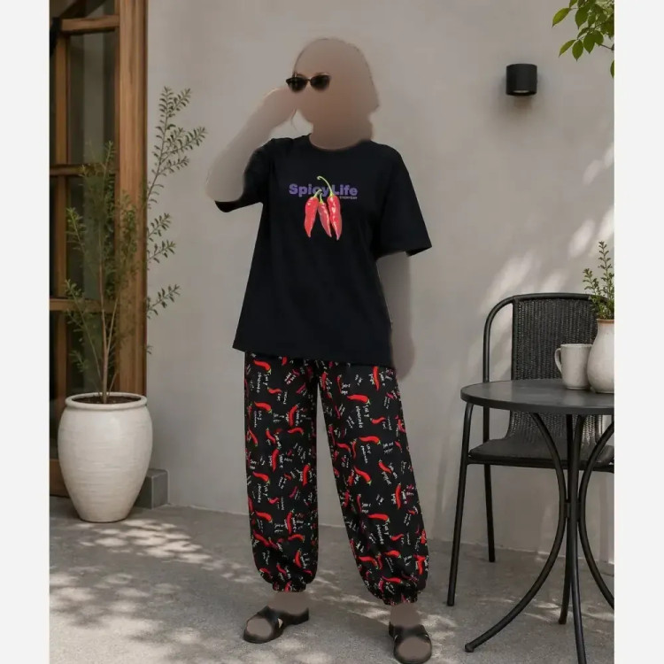 ست تیشرت نخ پنبه و شلوار بوگاتی مدل pepper رنگ مشکی و سفید سایز فری 38 تا 48